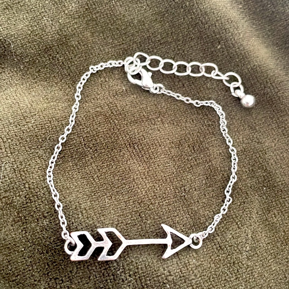 Trendy Arrow Necklace with silver metal chain from Chicago boutique.